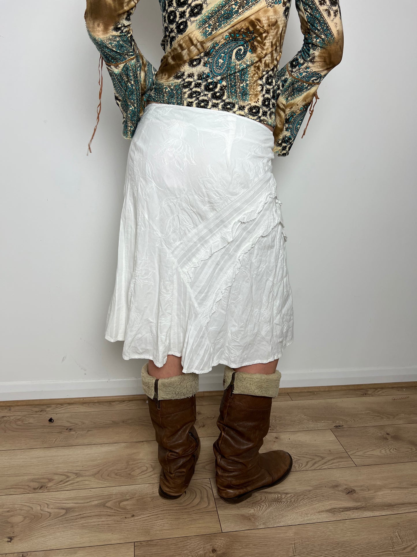 Vintage white floral skirt, M/L