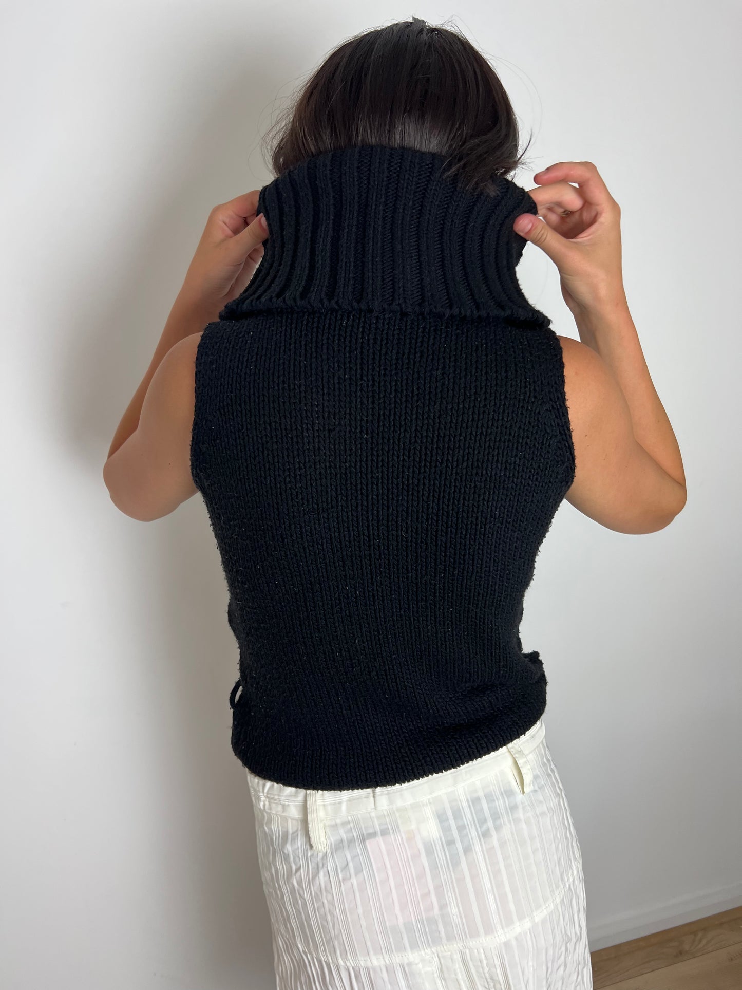 Vintage black turtleneck sleeveless knit, S