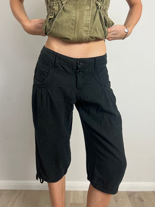 black capris, L