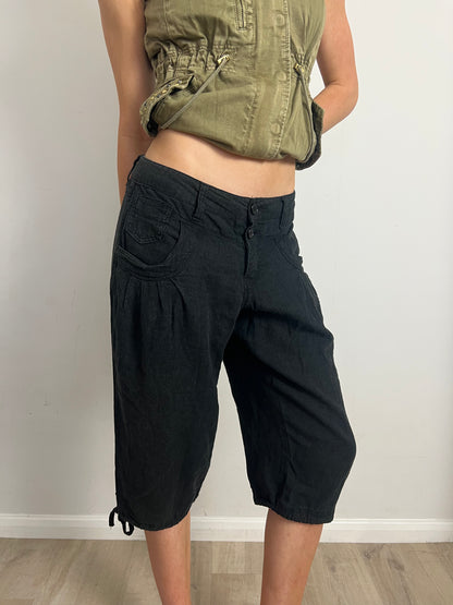 black capris, L