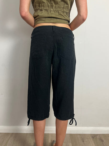 black capris, L