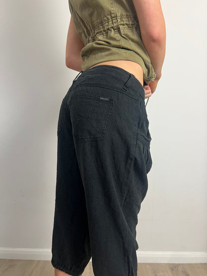 black capris, L