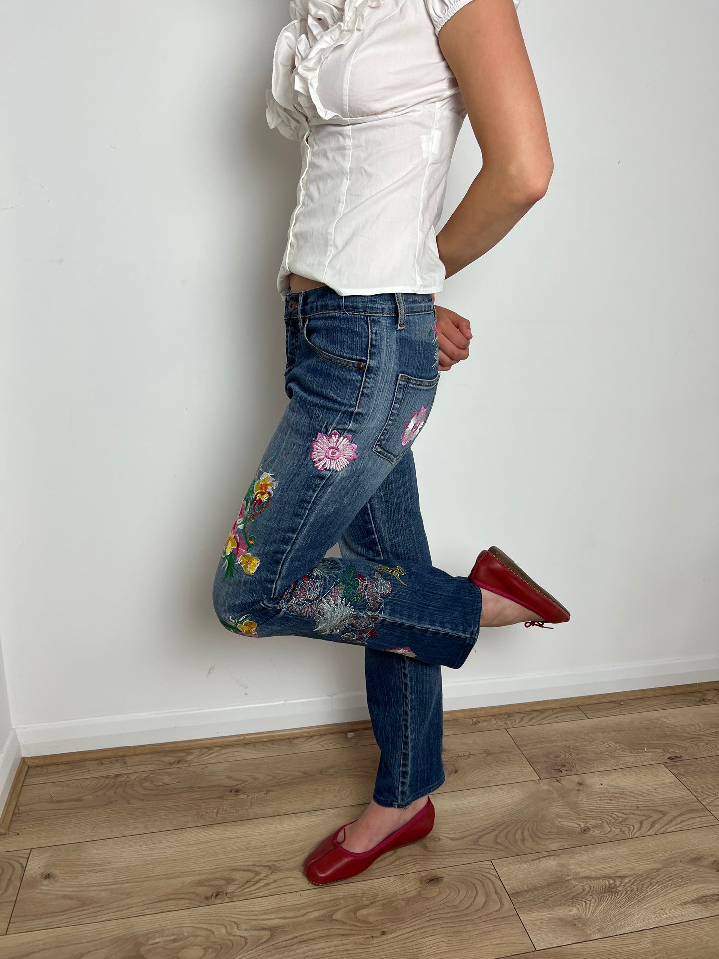 Vintage floral embroidered jeans, M