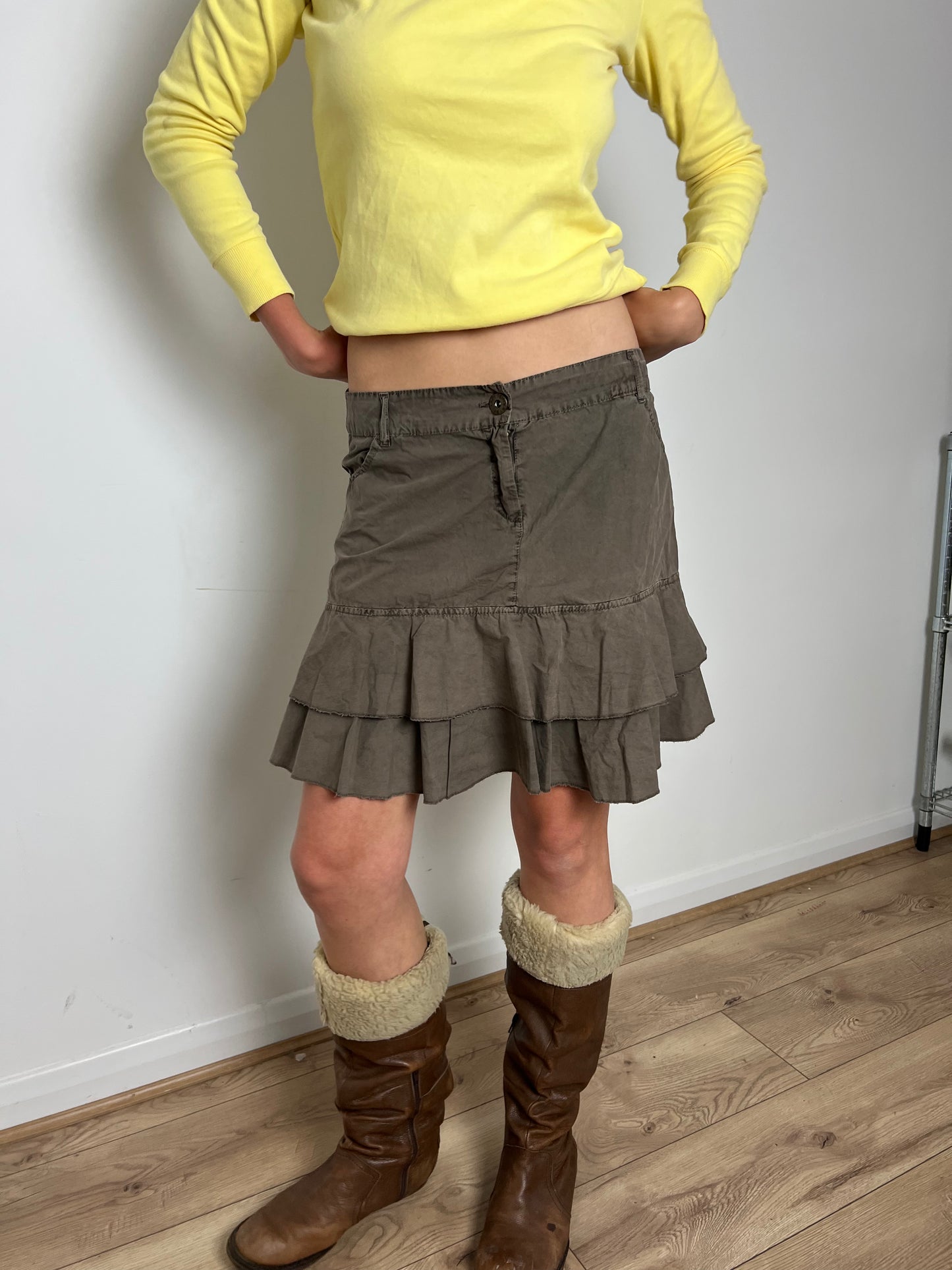 Vintage khaki ruffle skirt, M