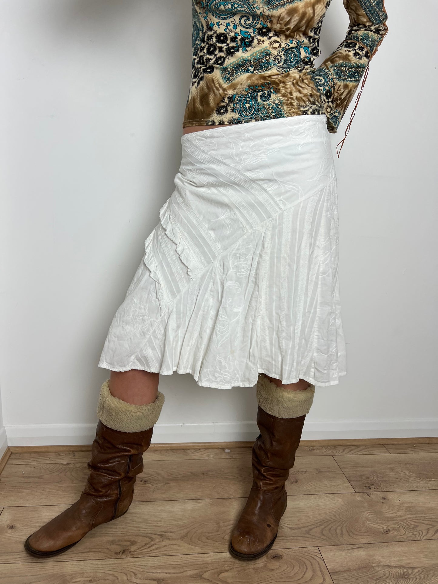 Vintage white floral skirt, M/L