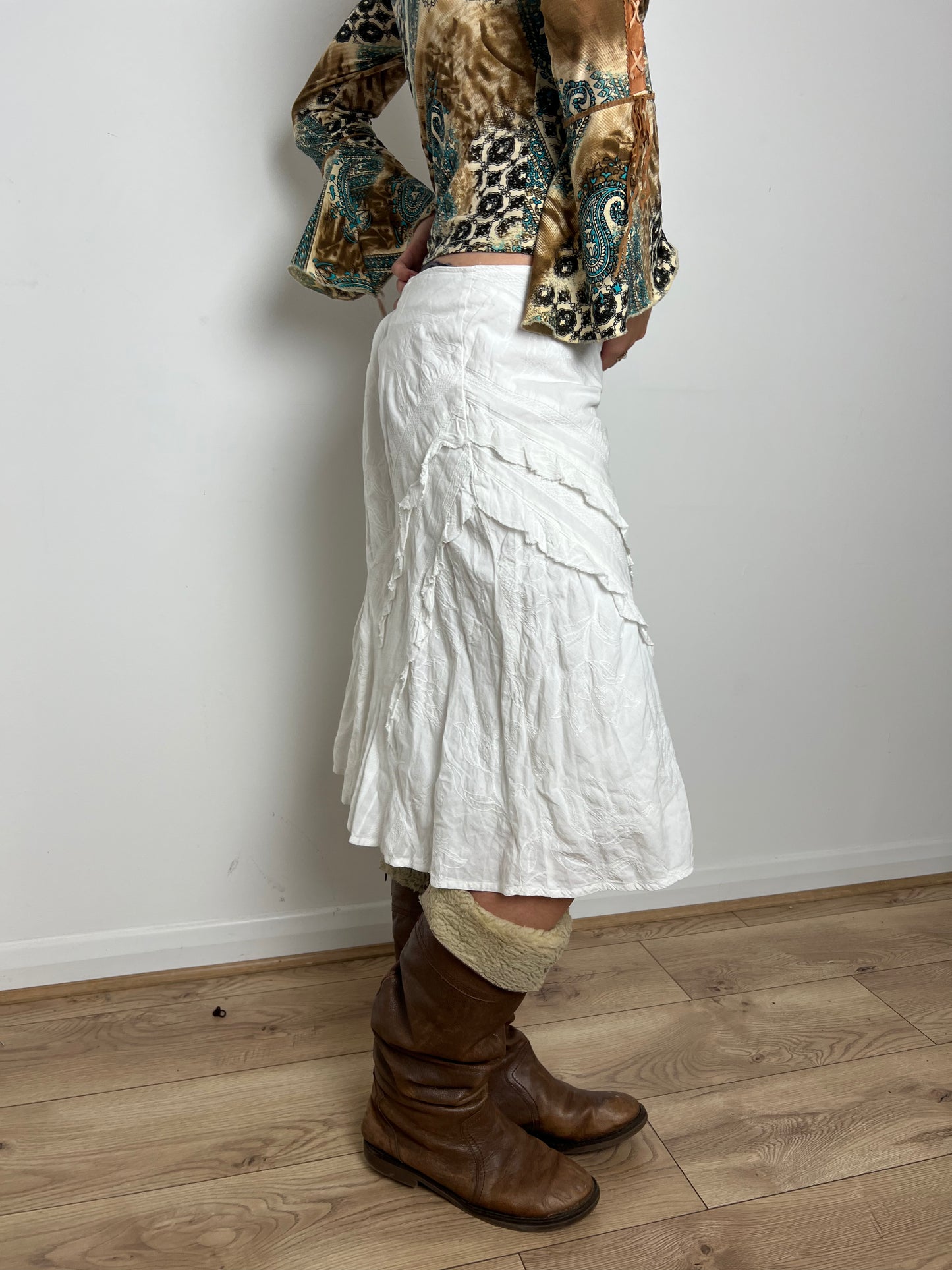 Vintage white floral skirt, M/L