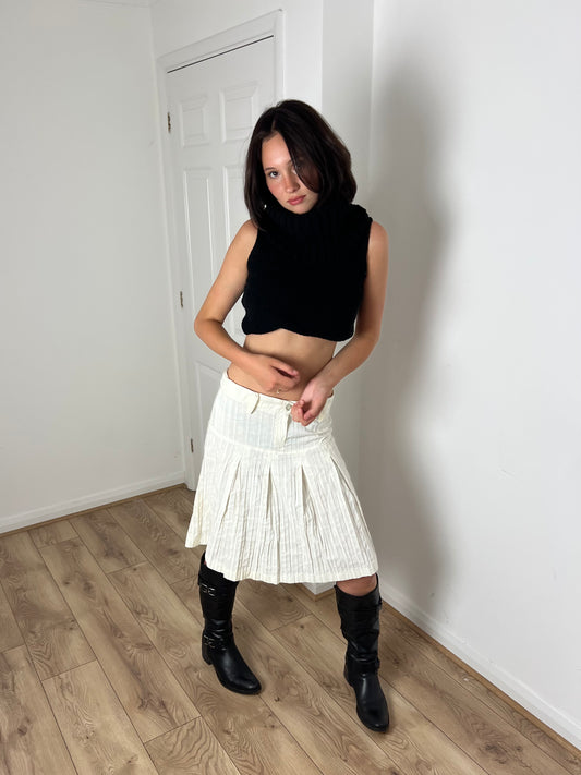Vintage white pleated midi skirt, M