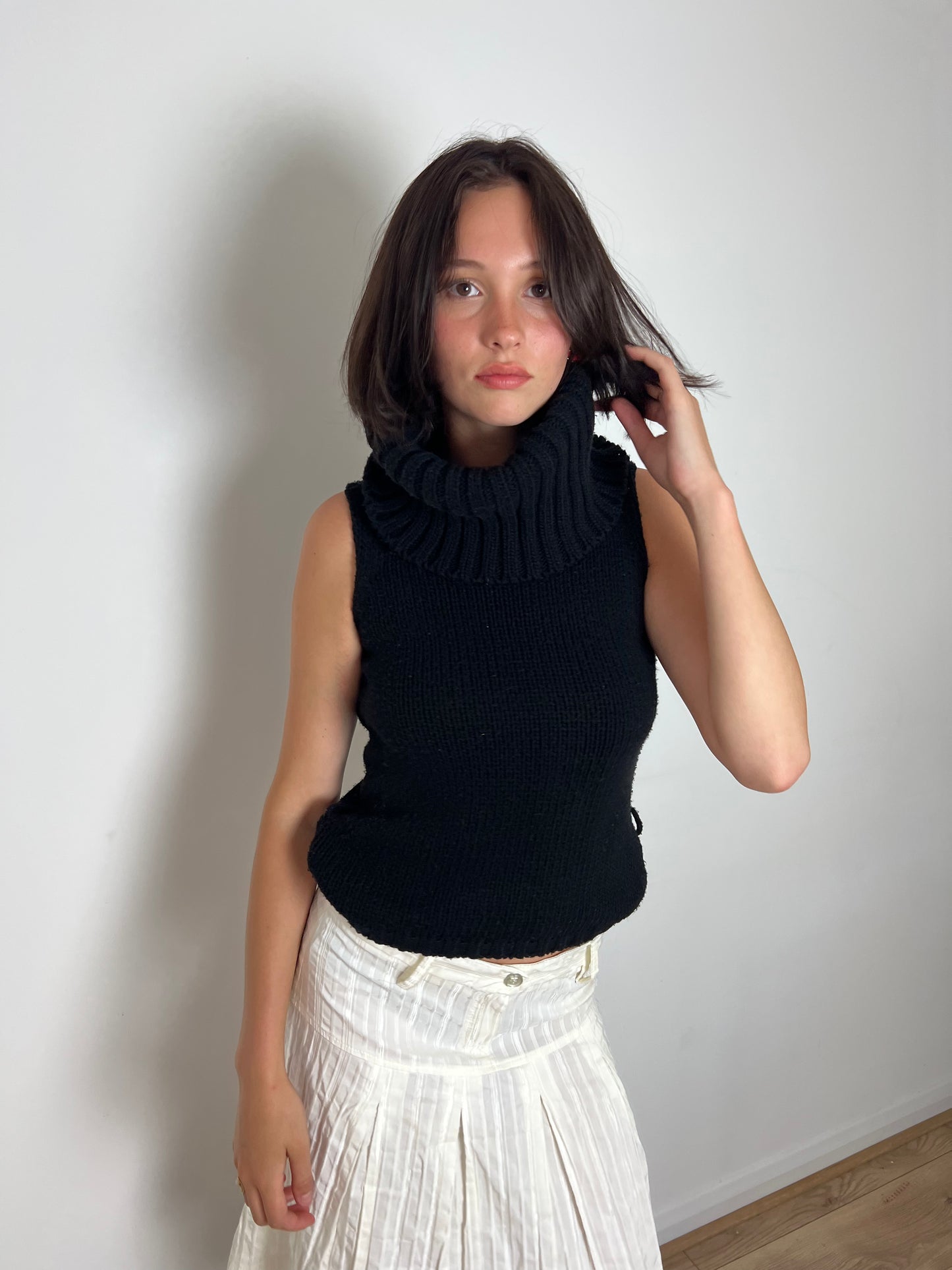 Vintage black turtleneck sleeveless knit, S