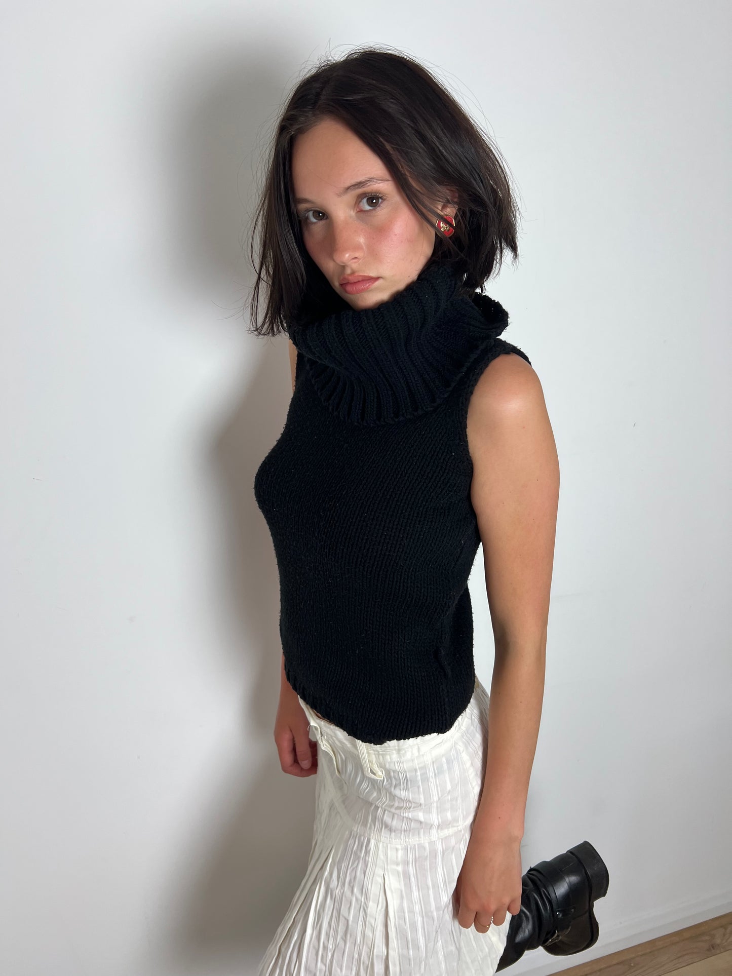 Vintage black turtleneck sleeveless knit, S