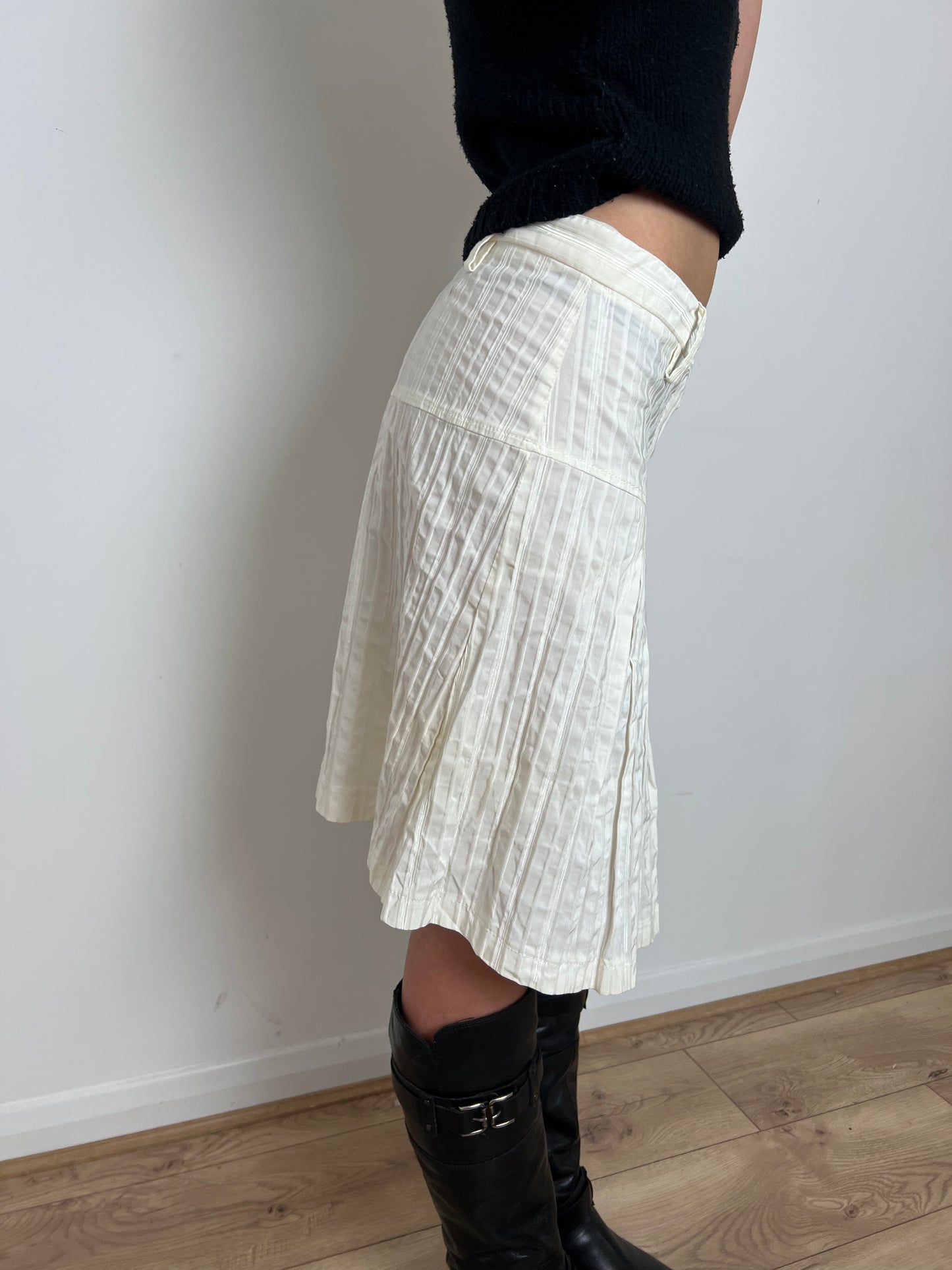 Vintage white pleated midi skirt, M