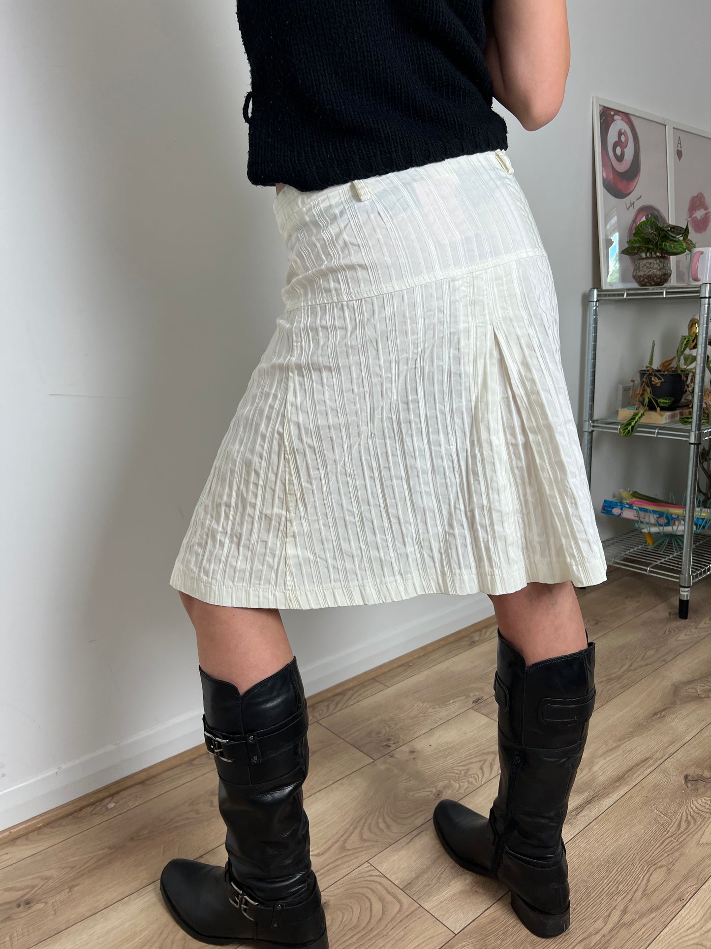 Vintage white pleated midi skirt, M