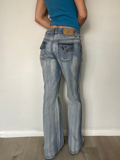 light wash jeans, L
