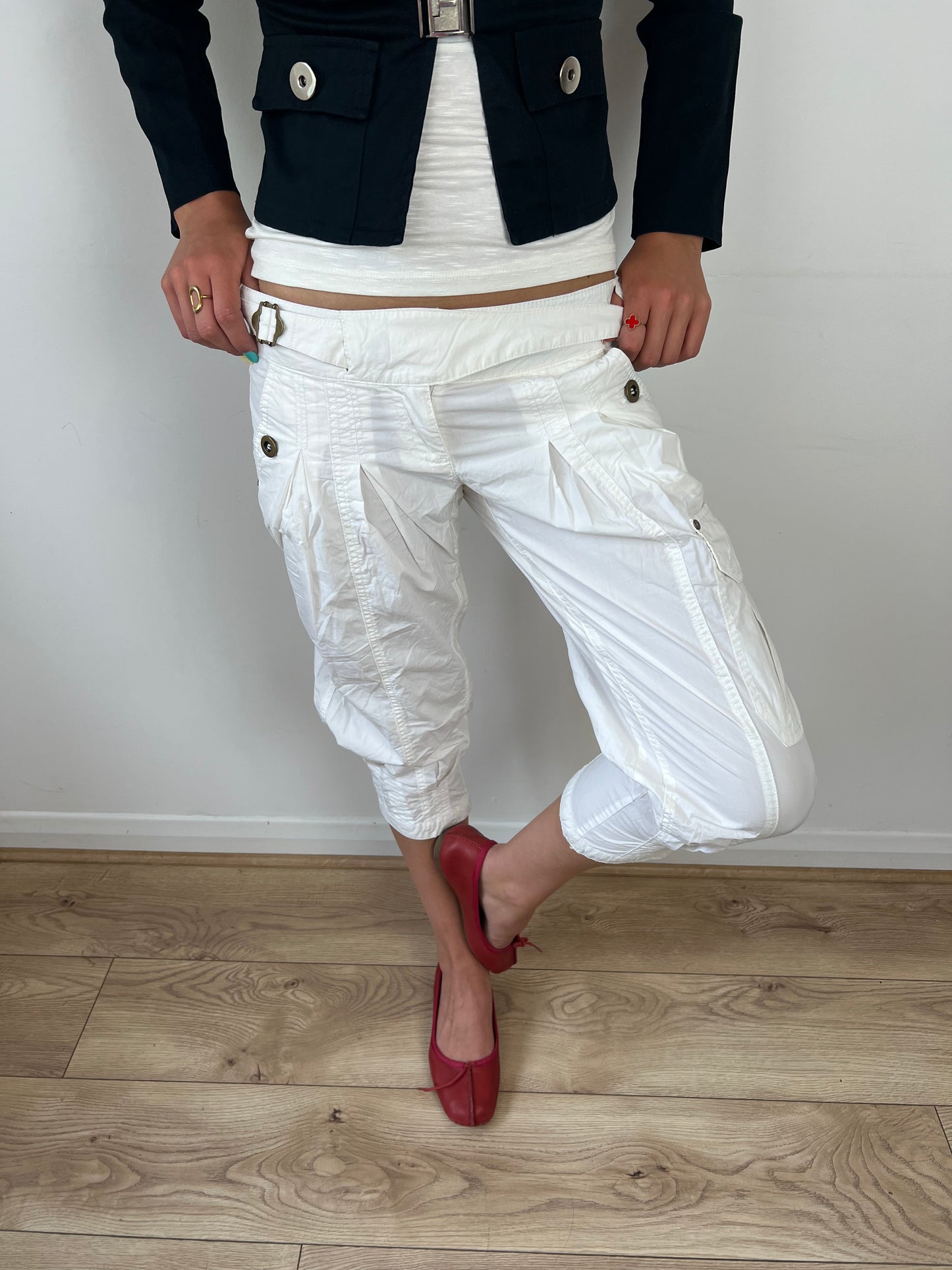 Vintage white parachute capris, S