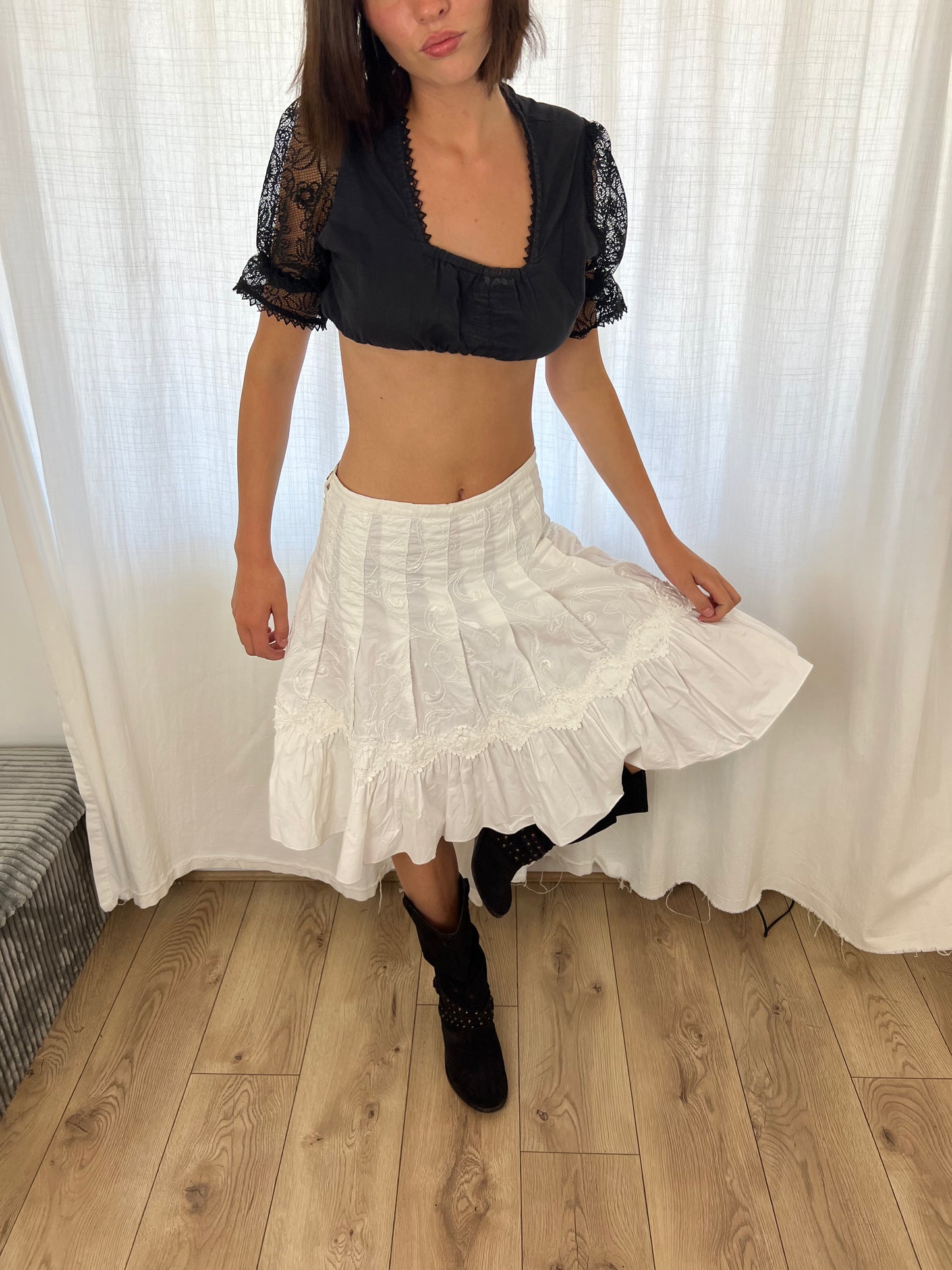 Vintage white floral midi skirt
