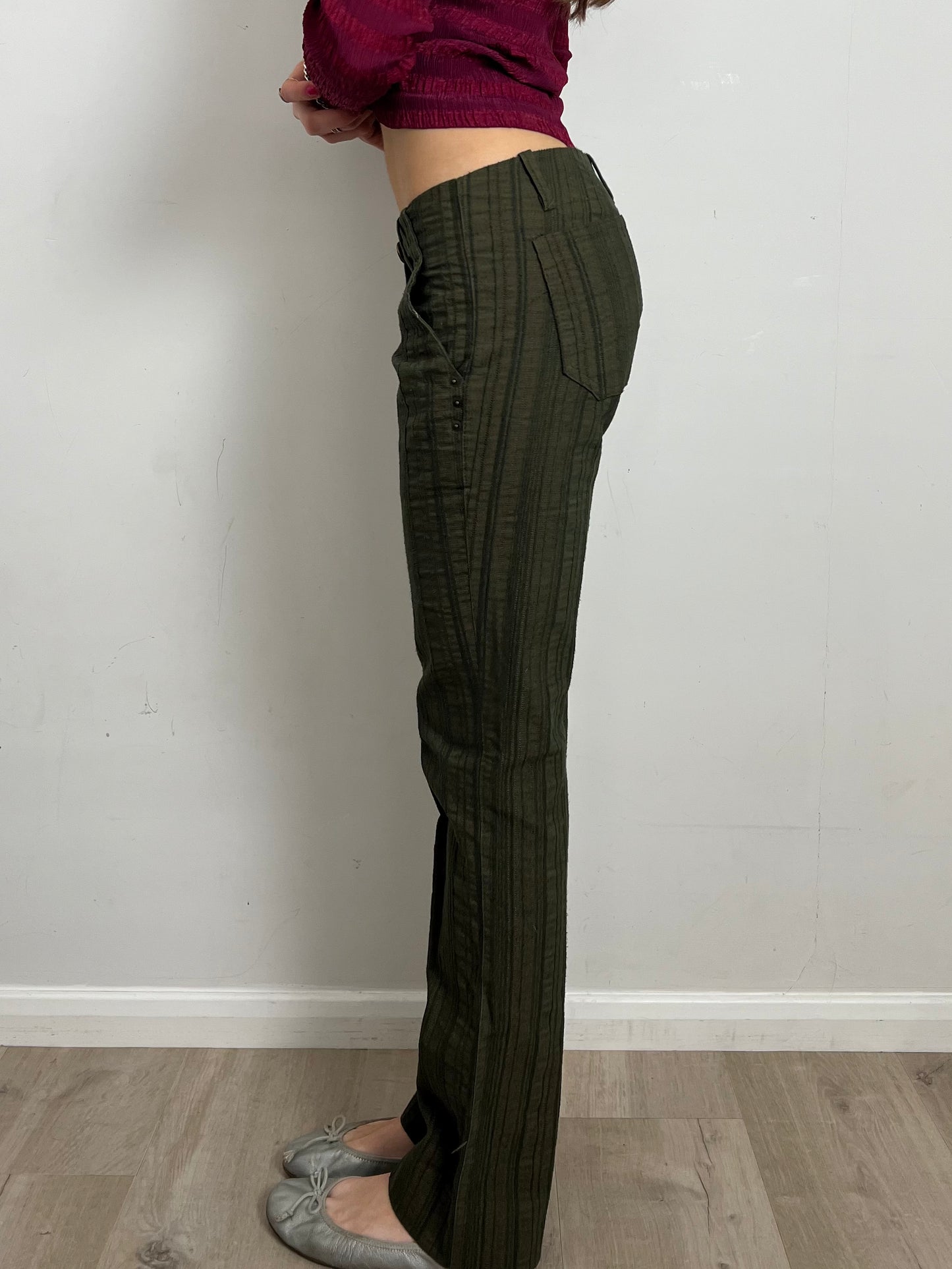 striped trousers, S